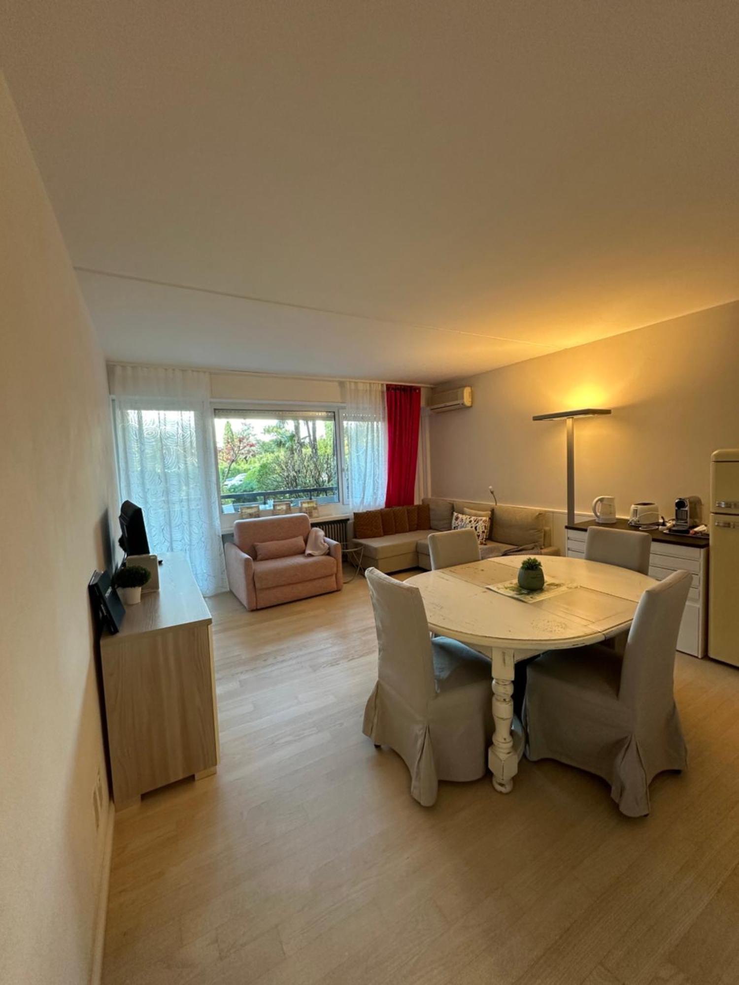 Апартаменты Holiday On The Lake Lugano 2 Биссоне Экстерьер фото